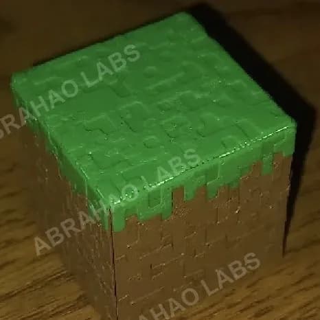 Prévia 3D de bloco de grama estilo Minecraft impresso em várias cores sem pintura manual