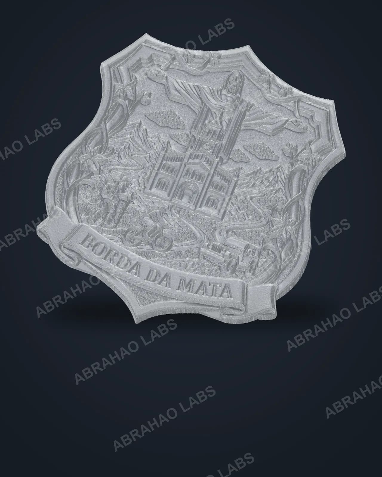 Modelo 3D do brasão de Borda da Mata em relevo com Cristo, igreja e trilha, 150 mm, visto em três quartos